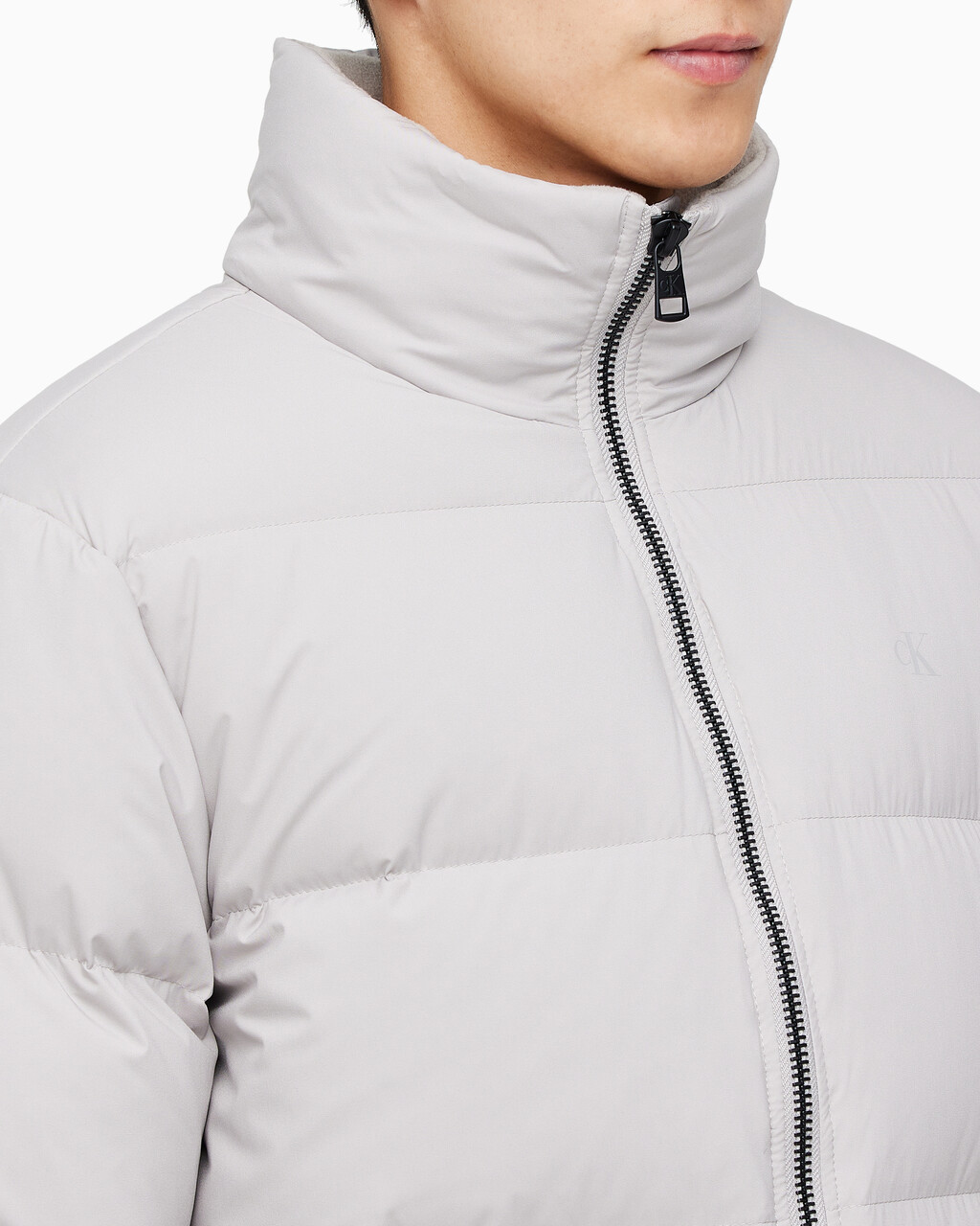 Buy 남성 레귤러핏 스탠드 카라 숏 다운 푸퍼 재킷 in color GREY