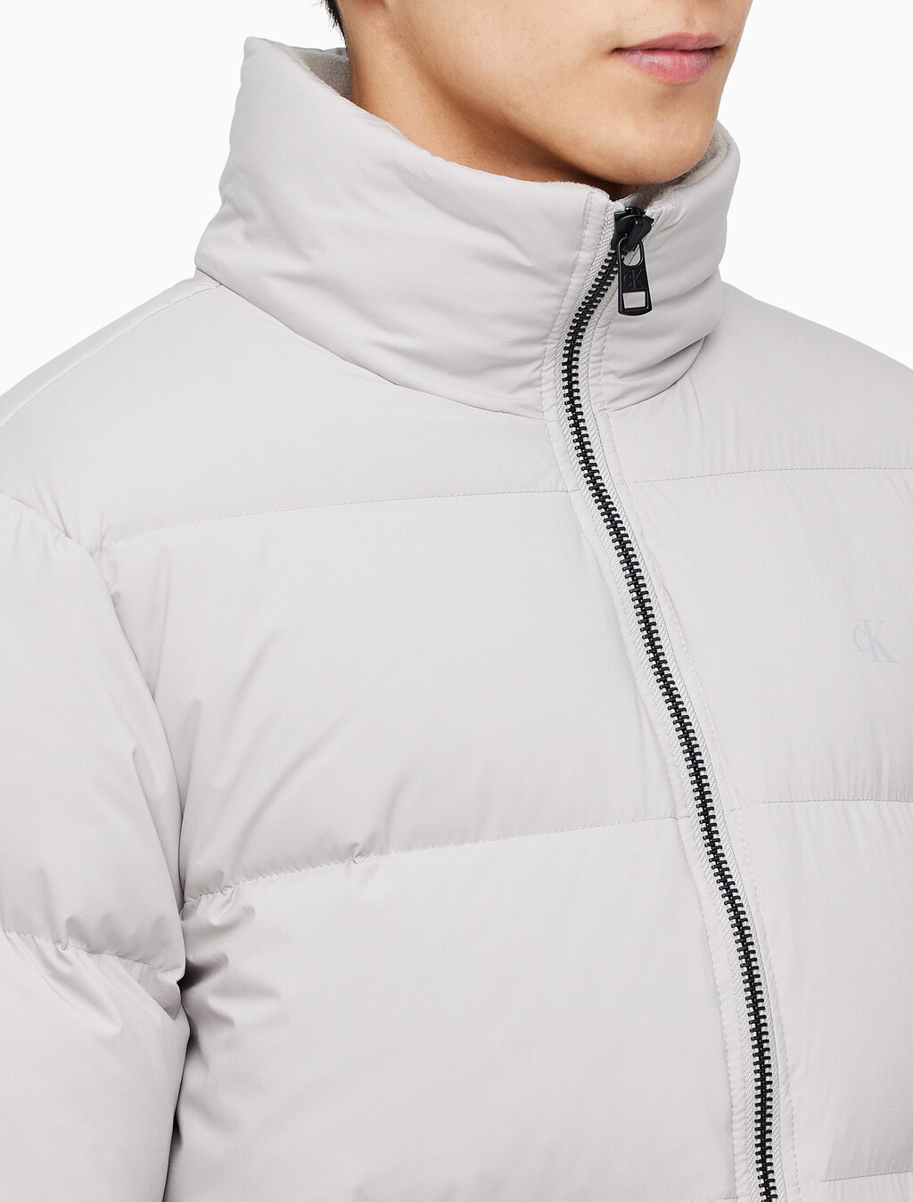 Buy 남성 레귤러핏 스탠드 카라 숏 다운 푸퍼 재킷 in color GREY