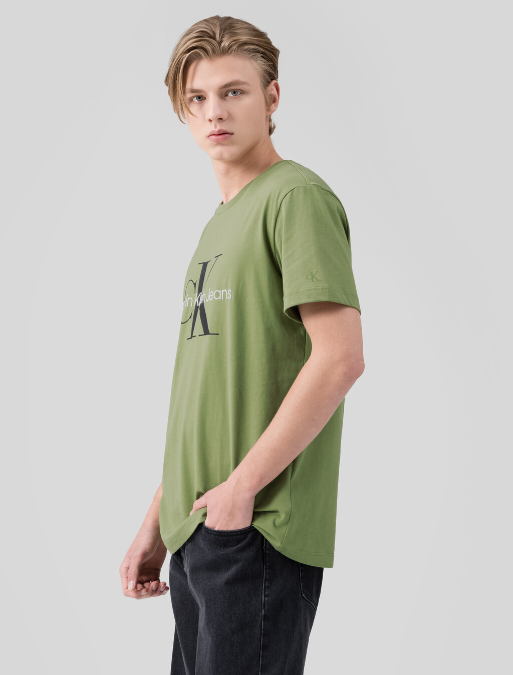 Buy 남성 레귤러핏 모노그램 엠브로이더리 로고 반팔 티셔츠  in color KHAKI