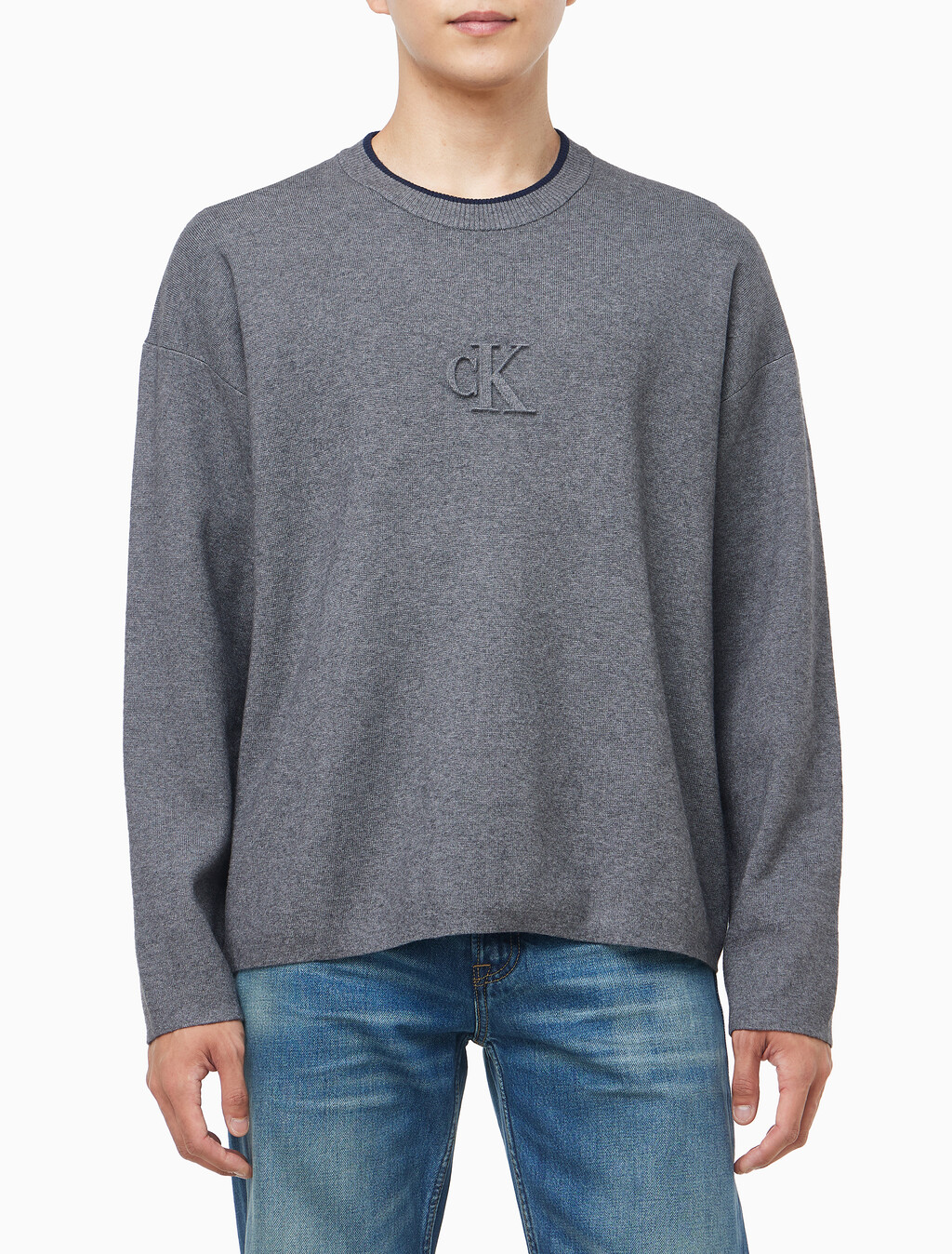 Buy 남성 엠보스드 로고 크루넥 스웨터 in color MEDIUM GREY HEATHER