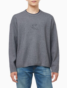 Buy 남성 엠보스드 로고 크루넥 스웨터 in color MEDIUM GREY HEATHER