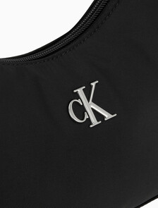 Buy 여성 CKJ 슬릭 숄더 백 in color BLACK