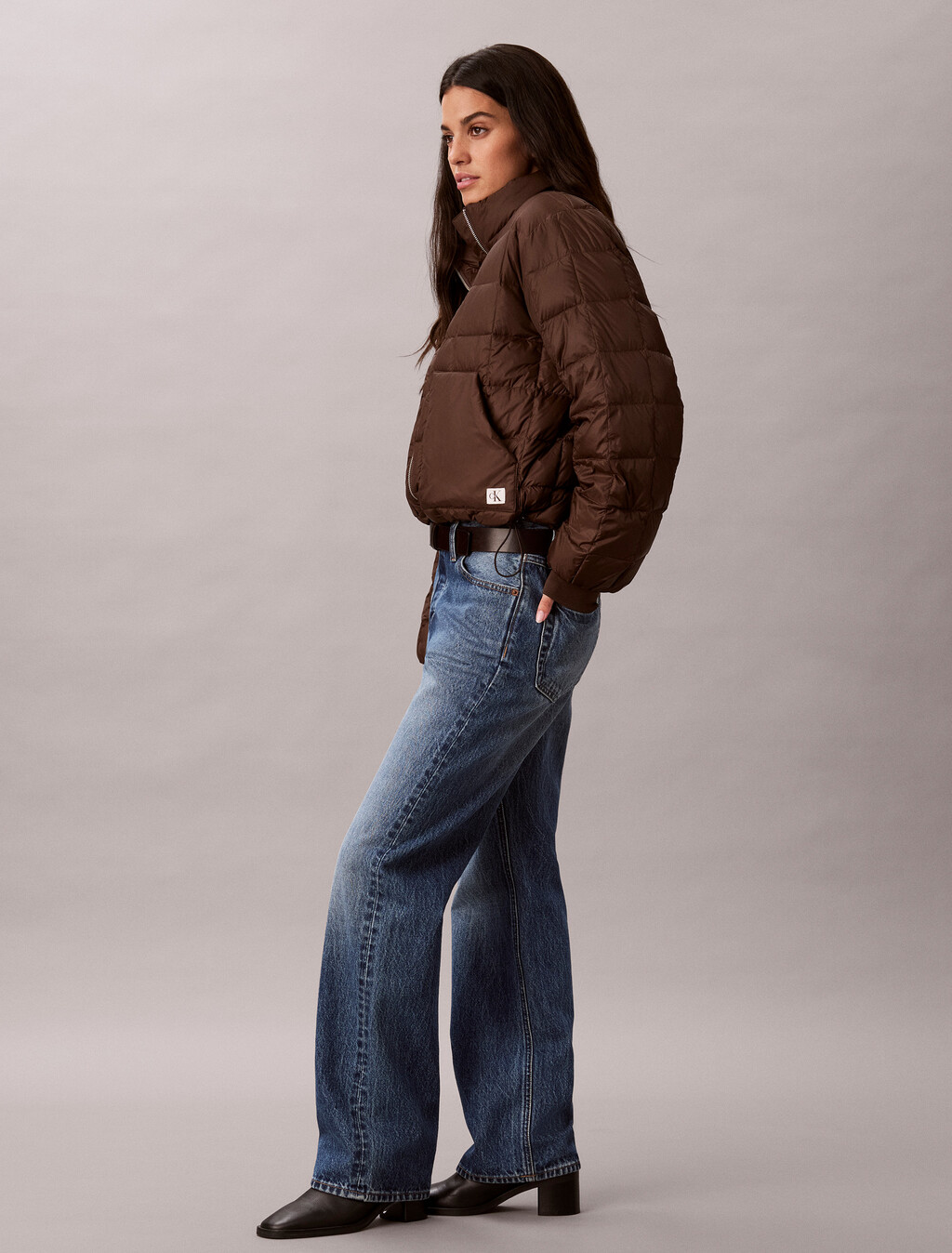 Buy 여성 구스다운 숏 푸퍼 자켓 in color Brown