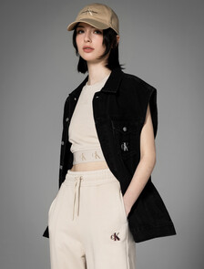 Buy 여성 리피트 크롭 로고 탱크 탑 in color CLASSIC BEIGE