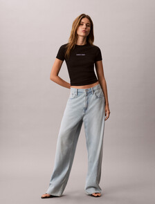 Buy 여성 컨투어립 로고 링거 티 in color BLACK