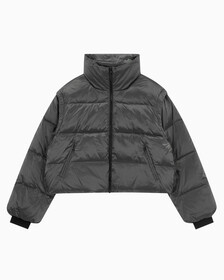 Buy 여성 투톤 글로시 디터쳐블 크롭 다운 in color GREY