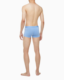 Buy 남성 CK 블랙 로우라이즈 트렁크 3PK in color BEL AIR BLUE, VAPOROUS GREY, RABBIT