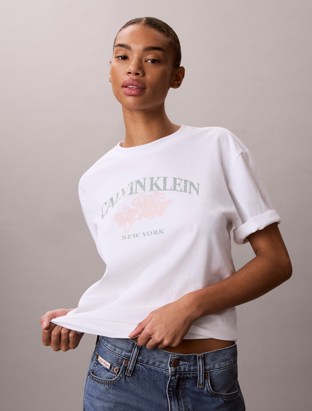 Buy 여성 로고 그래픽 릴렉스드핏 티 in color BRIGHT WHITE
