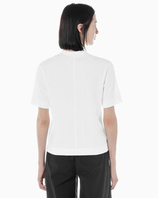 Buy 여성 릴렉스 핏 볼드 로고 반팔 티셔츠 in color BRIGHT WHITE