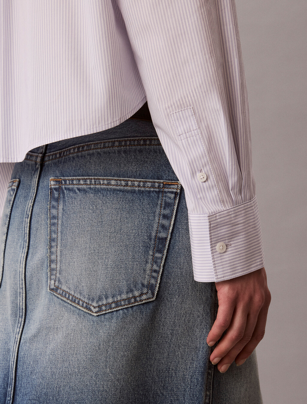 Buy 여성 팝플린 크롭 셔츠 in color Navy