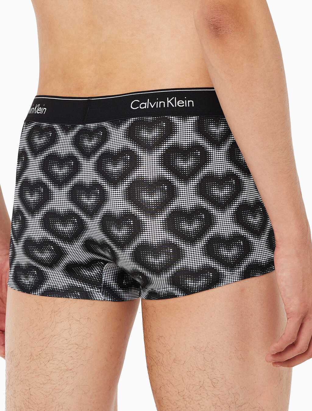 Buy 남성 모던코튼 V-DAY 로우라이즈 드로즈 in color BLACK/HEART PRINT