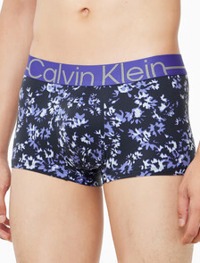 Buy 남성 뉴 사인 로고 로우 라이즈 트렁크 in color Black Print