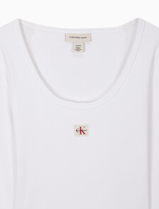 Buy 여성 L/S 우블 라벨 스쿱넥 립 티셔츠 in color BRILLIANT WHITE
