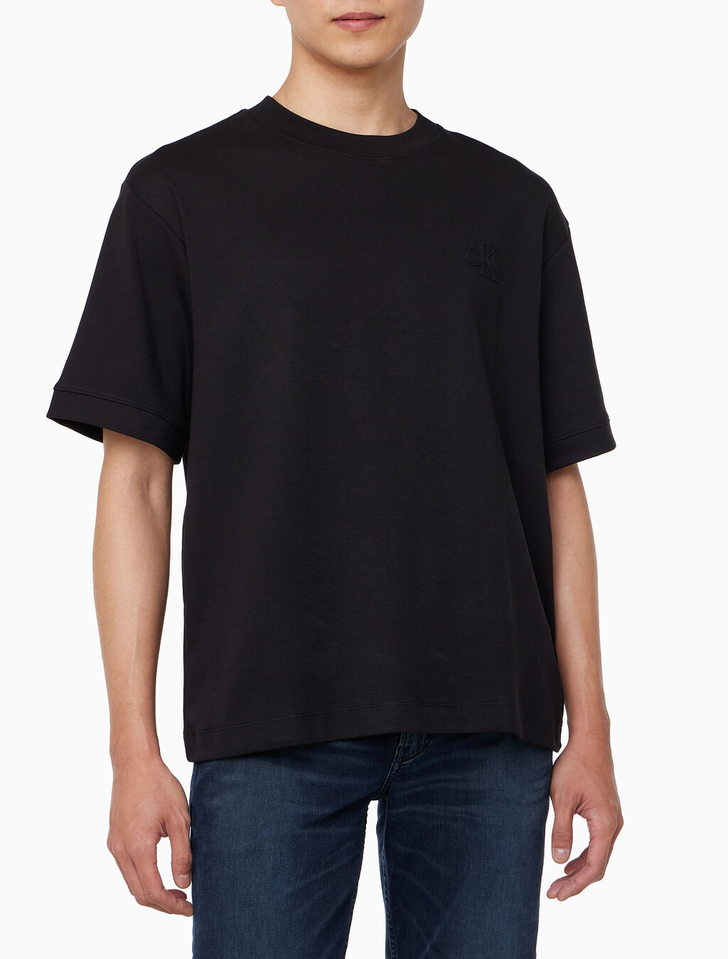 Buy 남성 릴렉스핏 CK 인터락 반팔 티셔츠 in color CK BLACK