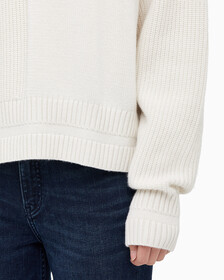Buy 여성 케이블 인터레스트 브이넥 풀오버 울 스웨터 in color BLUR FLORAL_BLACK
