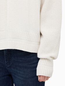 Buy 여성 케이블 인터레스트 브이넥 풀오버 울 스웨터 in color BLUR FLORAL_BLACK