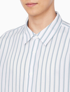 Buy 남성 릴렉스핏 비스코스 나일론 스트라이프 셔츠 in color BRILLIANT WHITE