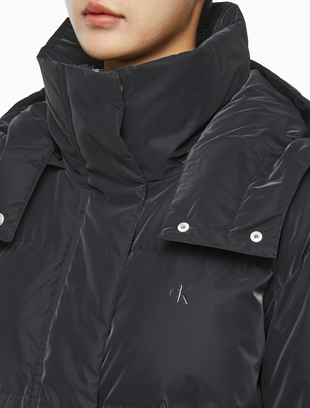 Buy 여성 디터쳐블 후디 다운 푸퍼 in color CK BLACK