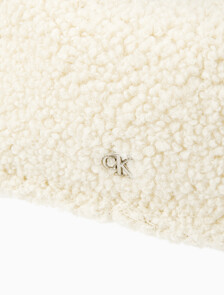 Buy 여성 CKJ 블락 쉐르파 미니백 in color IVORY