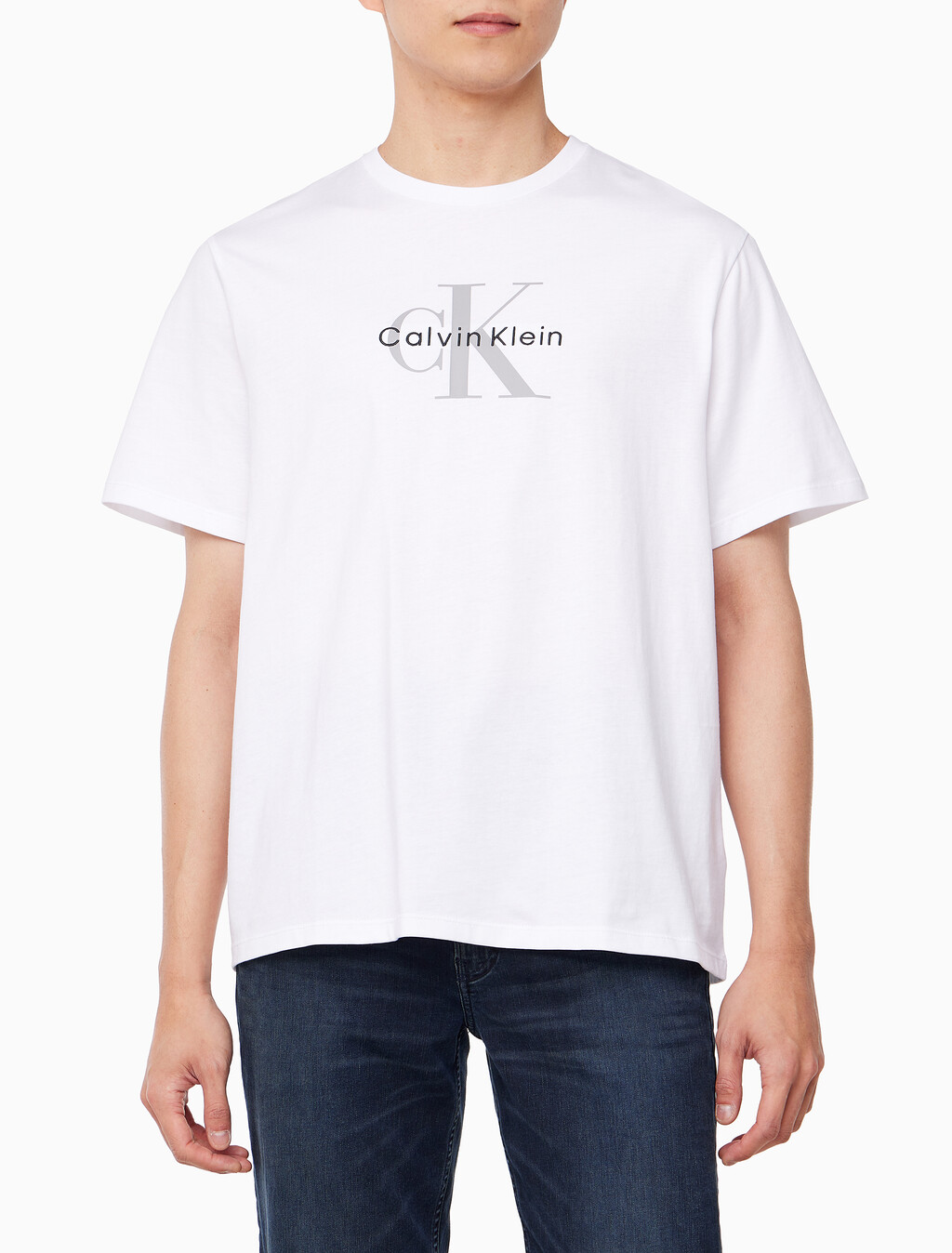 Buy 남성 레귤러핏 히어로 모노그램 로고 반팔 티셔츠 in color BRILLIANT WHITE