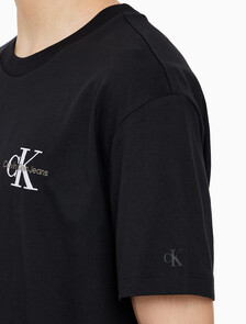 Buy 남성 릴렉스핏 엠보싱 로고 반팔 티셔츠 in color CK BLACK