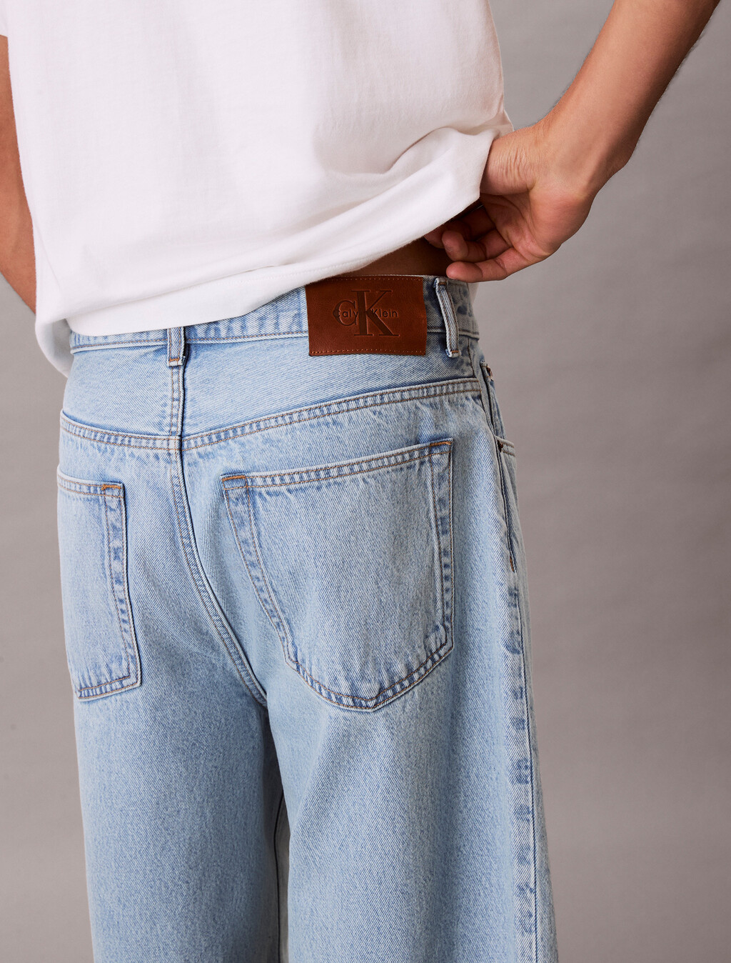 Buy 데님 라이트 블루 롱 쇼츠 in color Deep Blue