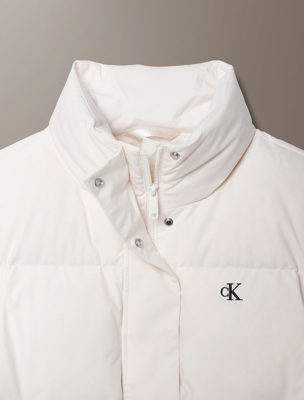 Buy 여성 스탠드 카라 다운 푸퍼 자켓 in color Ivory