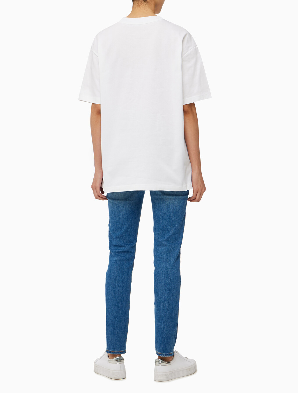 Buy 남녀공용 릴렉스핏 로고 반팔 티셔츠 in color BRIGHT WHITE