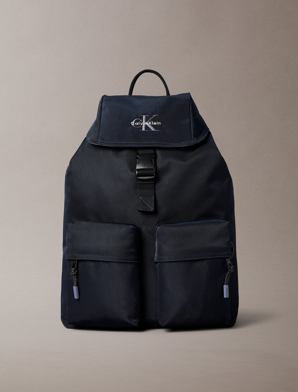 Buy 남녀공용 볼드 로고 나일론 플랩 백팩 in color DARK SAPPHIRE