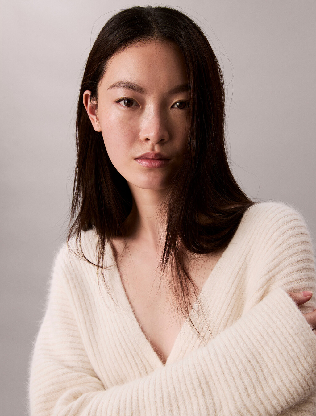 Buy 여성 L/S 버튼업 가디건 in color BRILLIANT WHITE