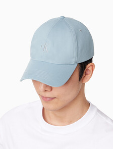 Buy 남녀공용 CKJ 스몰 모노그램 로고 볼캡 in color SLATE