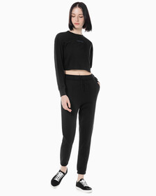 Buy 여성 레귤러 핏 에센셜 스웻팬츠 in color BLACK