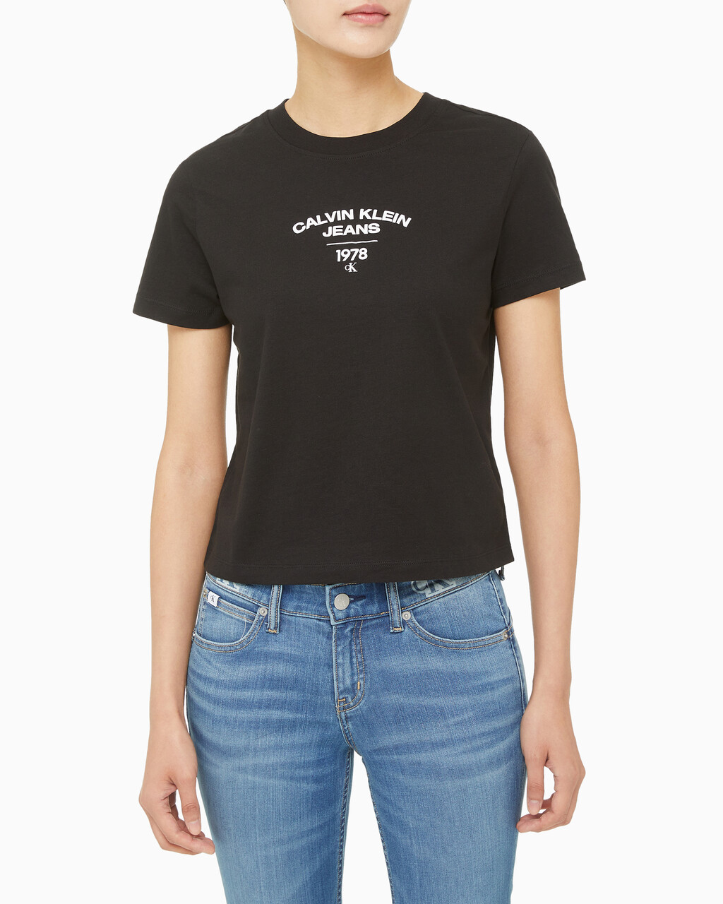 Buy 여성 1987 로고 베이비핏 반팔 티셔츠 in color CK BLACK