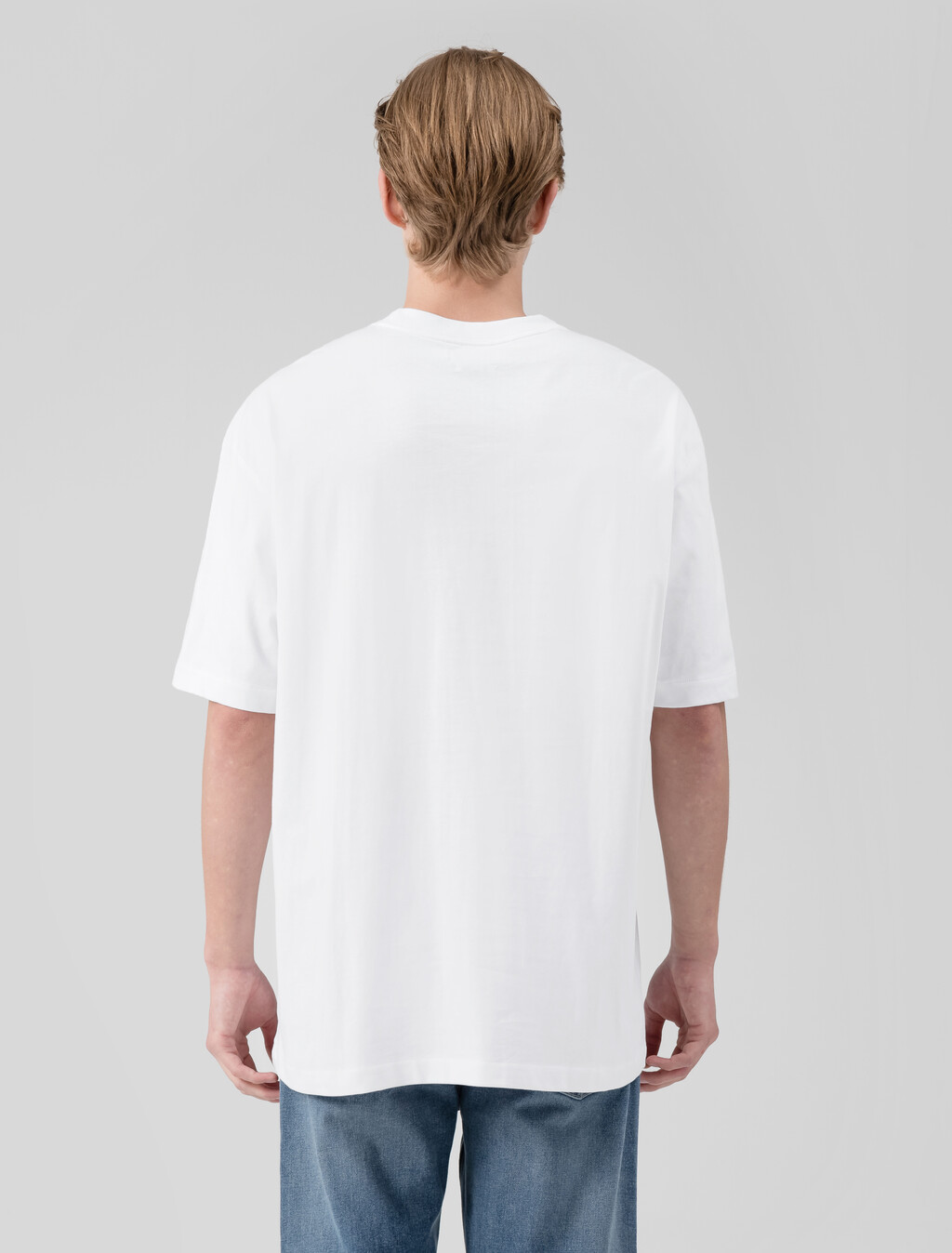 Buy 남성 릴렉스핏 아카이브 로고 반팔 티셔츠 in color BRILLIANT WHITE