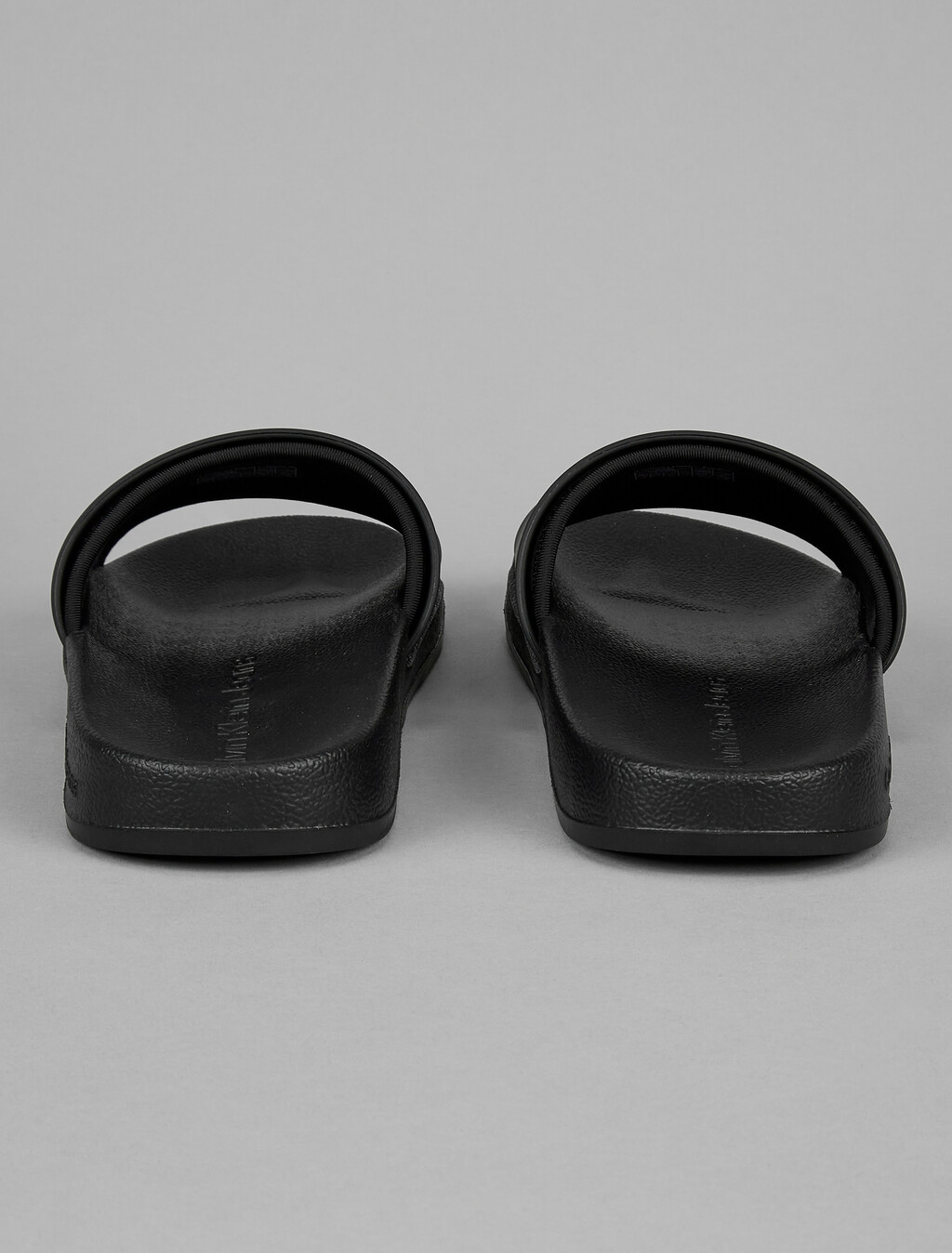 Buy 여성 노리치 슬리퍼 in color BLACK