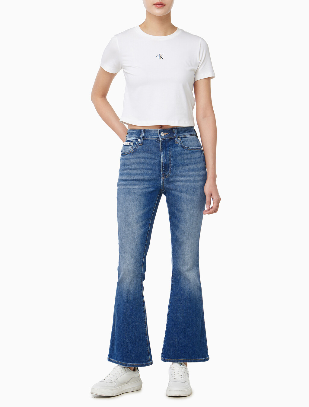 Buy 여성 하이라이즈 플레어 데님 in color Mid blue