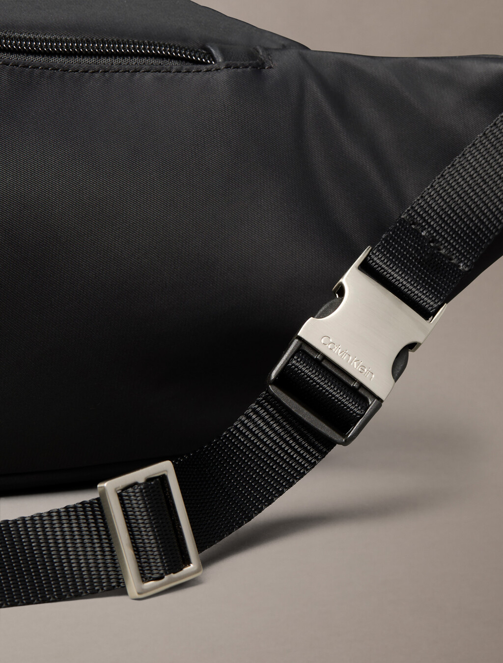 Buy 남성 나일론 슬릭 슬링 in color BLACK