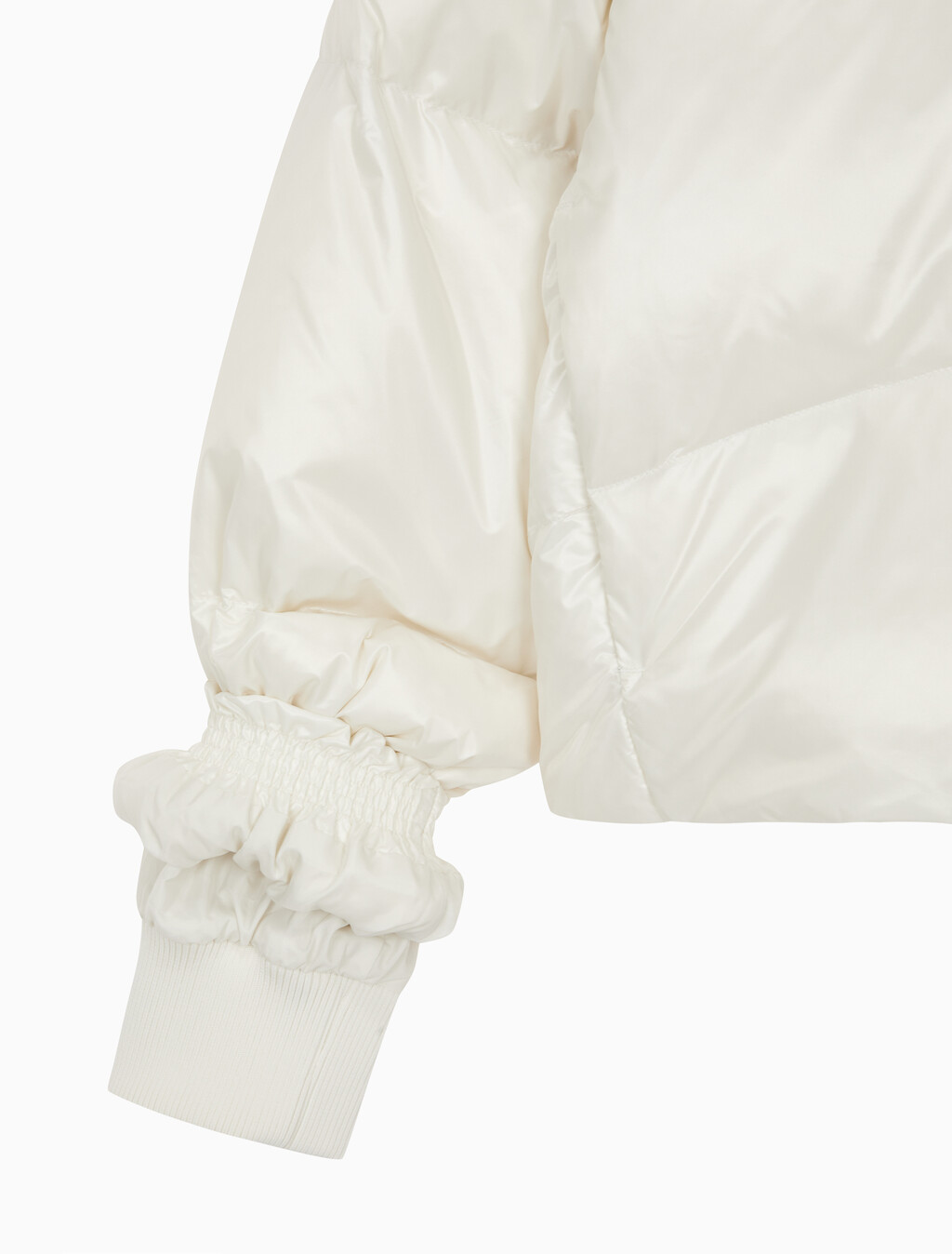 Buy 여성 크롭 글로시 커브드 퀼팅 다운 푸퍼 in color WHITE