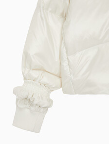 Buy 여성 크롭 글로시 커브드 퀼팅 다운 푸퍼 in color WHITE