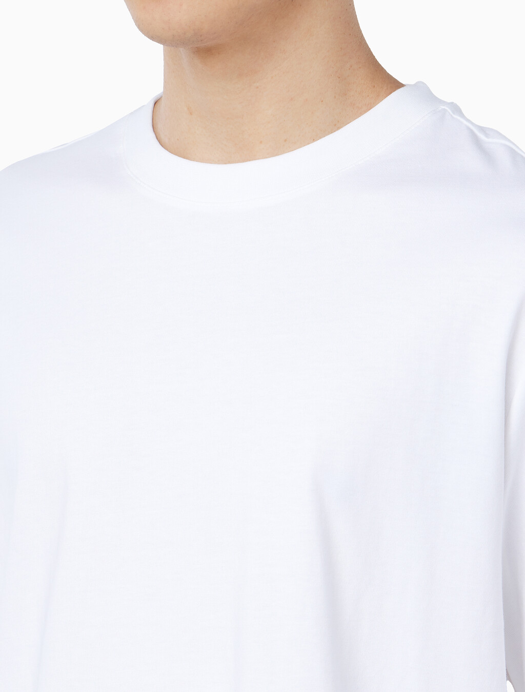 Buy 남성 릴렉스 핏 시즈널 모노그램 긴팔 티셔츠 in color BRIGHT WHITE