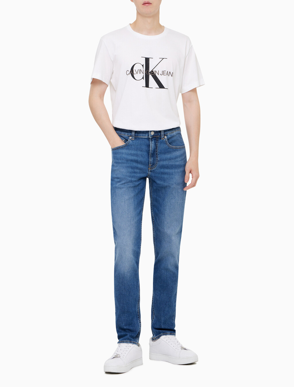 Buy 남성 바디 테이퍼핏 미드 블루 37.5 데님 in color MID BLUE BACK EMBRO