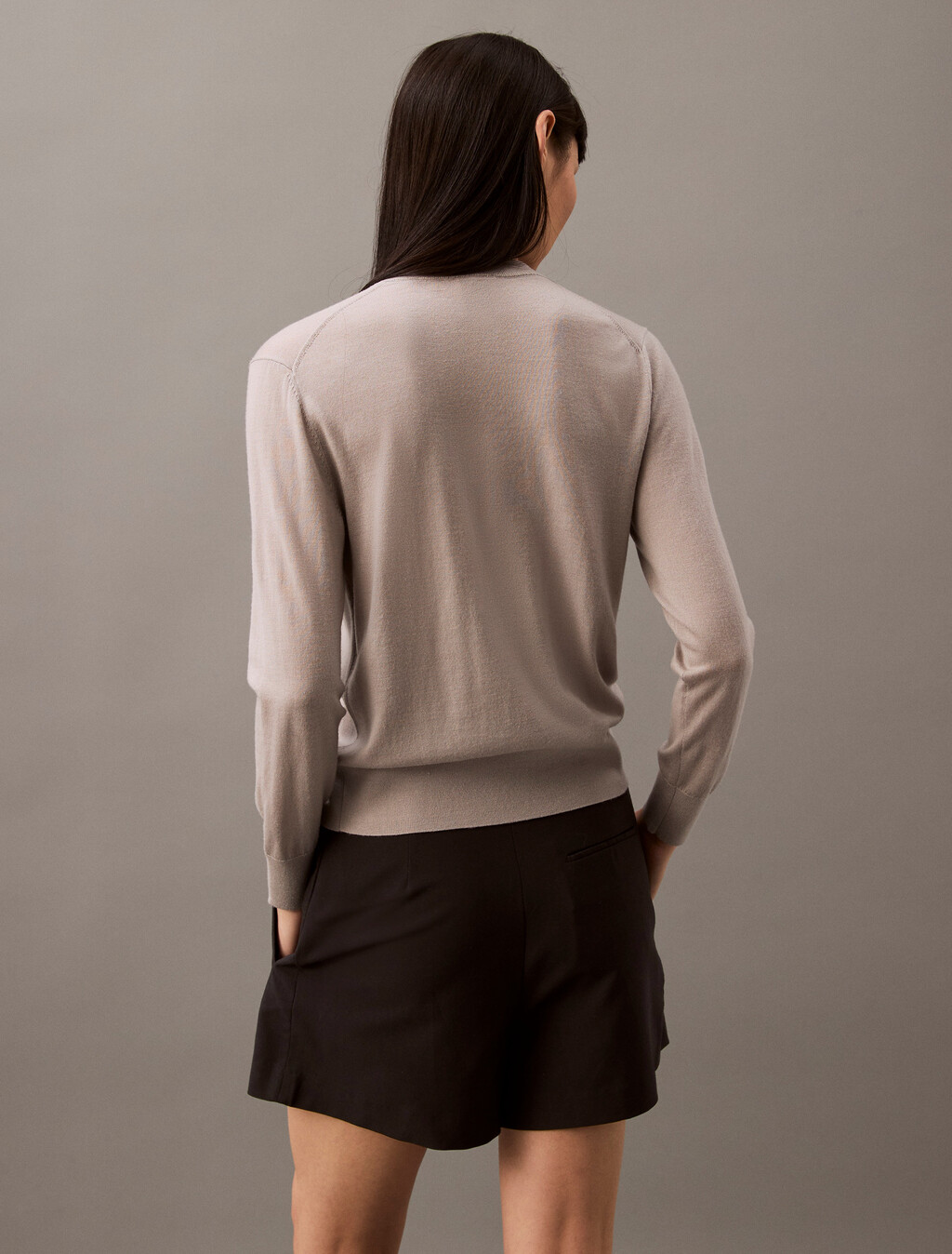 Buy 여성 롱슬리브 테크 메리노 울 가디건 in color LIGHT GREY