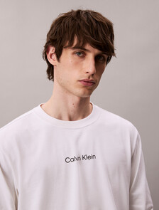 Buy 남성 릴렉스핏 스탠다드 로고 긴팔 티셔츠 in color BRIGHT WHITE