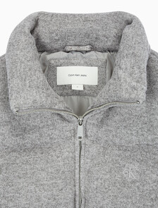 Buy 여성 크롭 니트 다운 푸퍼 in color GREY