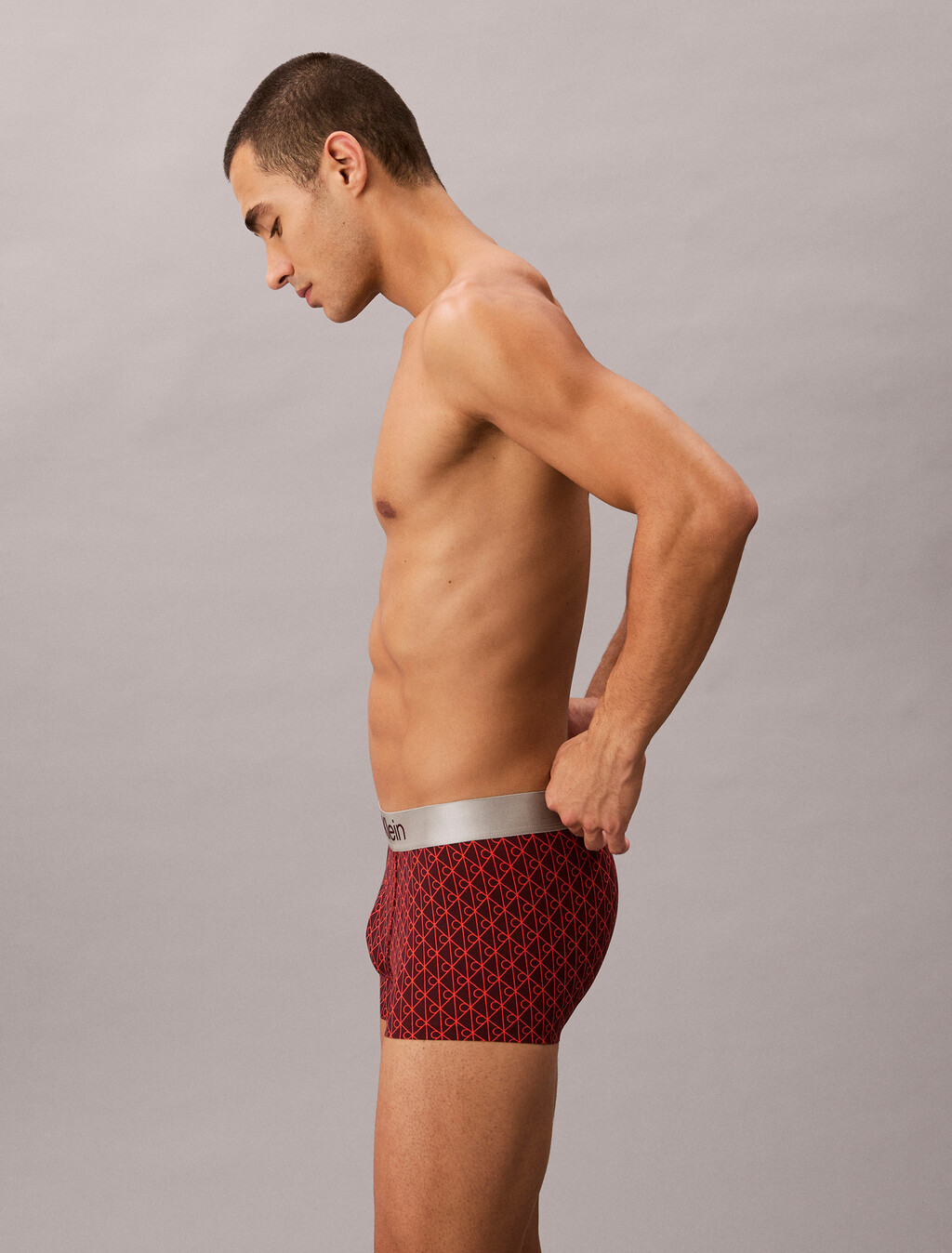 Buy 남성 브러시드 마이크로파이버 스트레치 로우 라이즈 트렁크 in color Red