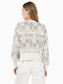 Buy 여성 투웨이 브이넥 AOP 크롭 가디건 in color GREY