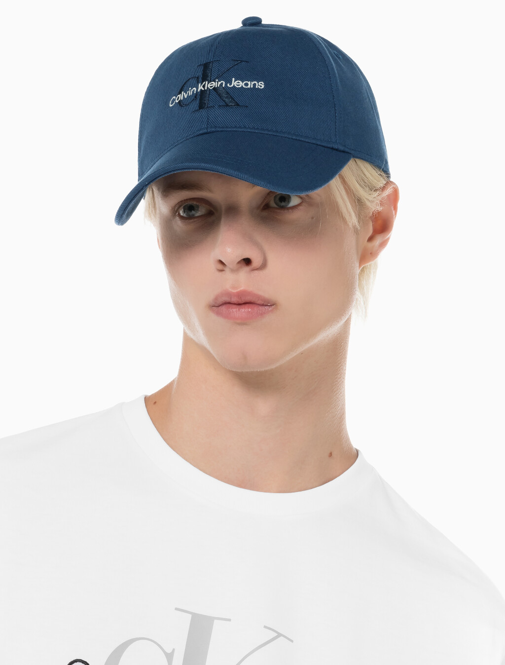 Buy 남녀공용 CKJ 모노그램 엠브로이더리 볼캡 in color NAVY