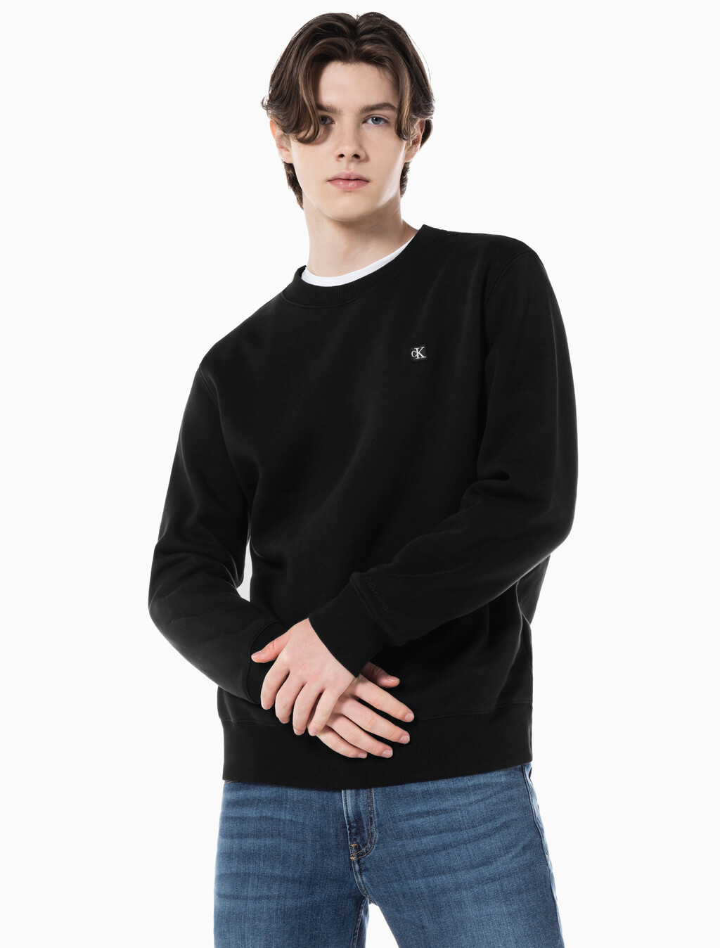 Buy 남성 레귤러핏 CK 뱃지 로고 기모 스웨트셔츠 in color CK BLACK