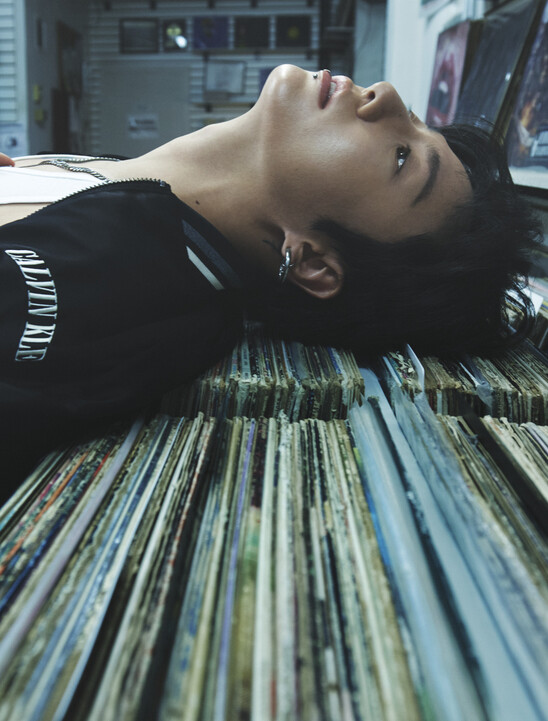 언필드 나일론 그래픽 봄버 자켓