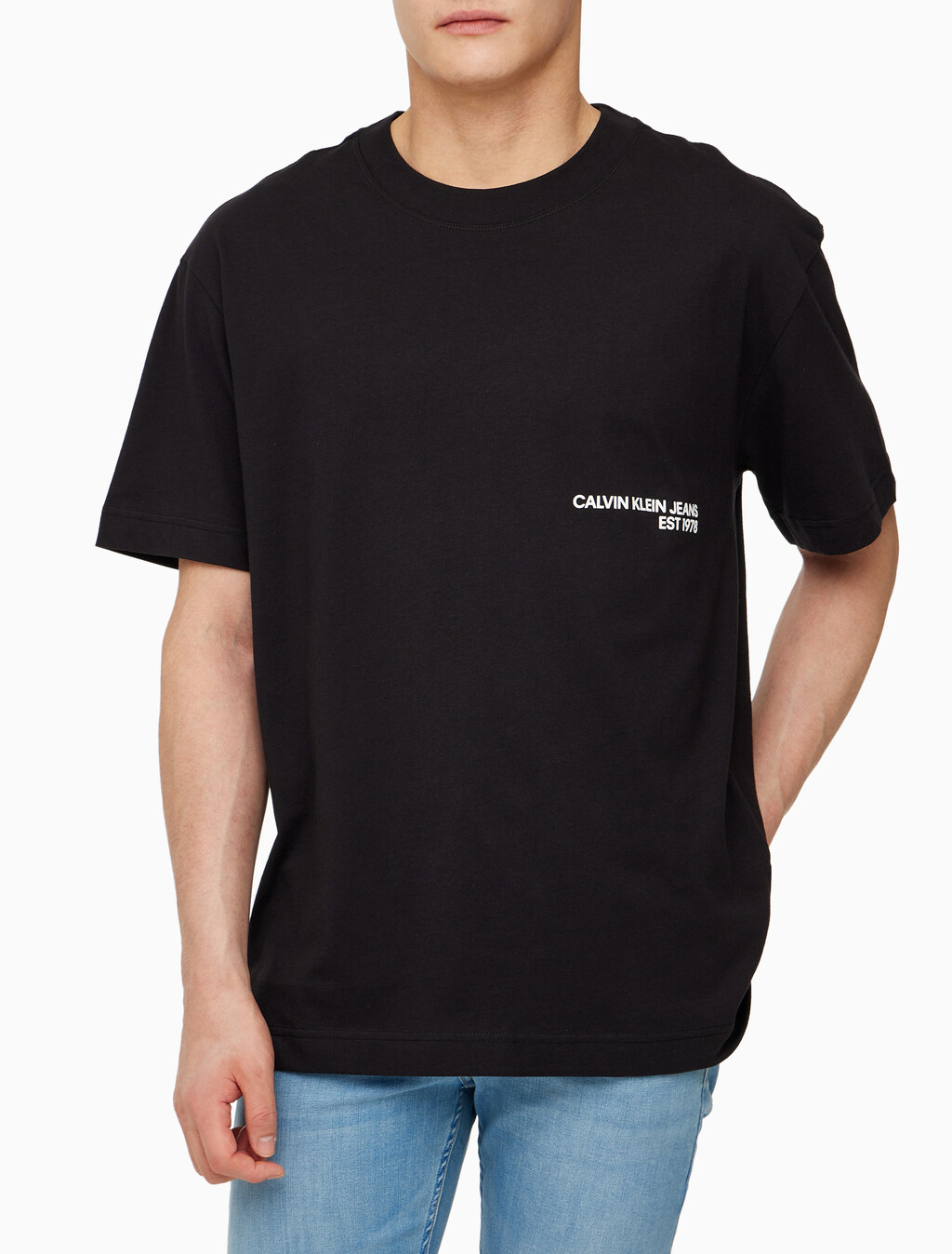 Buy 남성 릴렉스핏 CK 스프레이 로고 반팔 티셔츠 in color CK BLACK